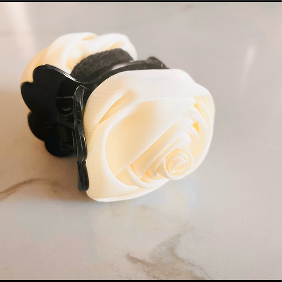 White Rose Ribbon Floral Clamp - Picture 3 of 5